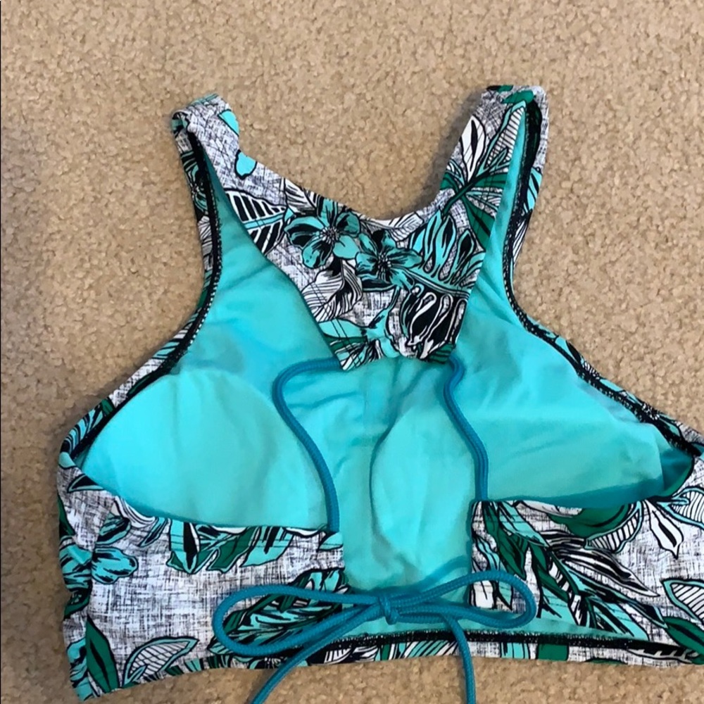 Halter bathing suit Top - Picture 5 of 6